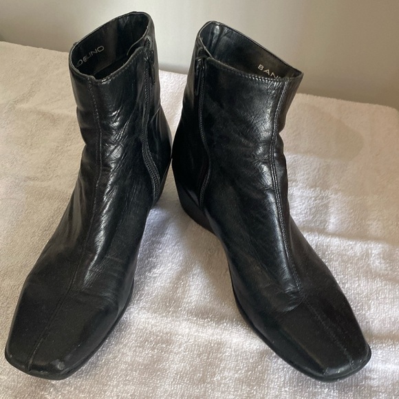 Very soft leather ankle boots - Picture 1 of 4